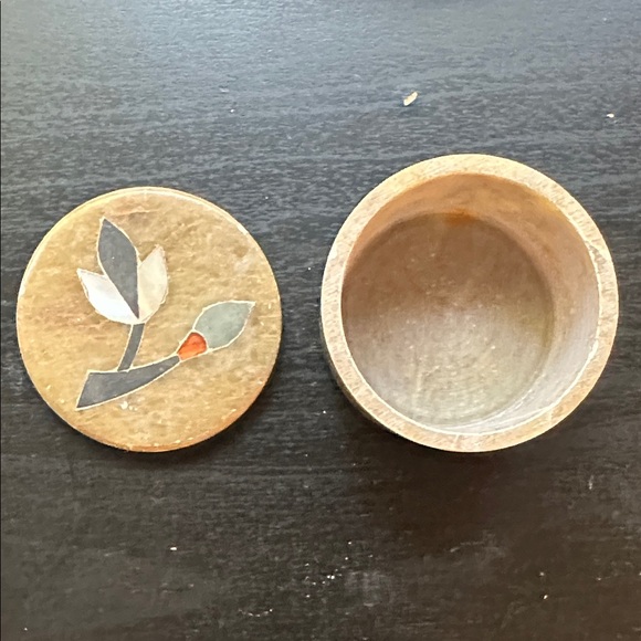 Round Stone Trinket Box with Leaf Design - Picture 5 of 5